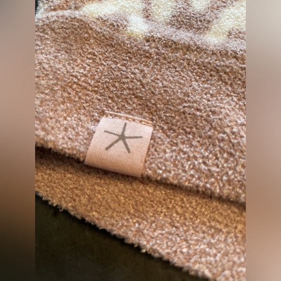 NEW WITH TAGS! Barefoot Dreams Ultra Lite Ocean Breeze PONCHO in Faded Rose OS - Picture 11 of 14